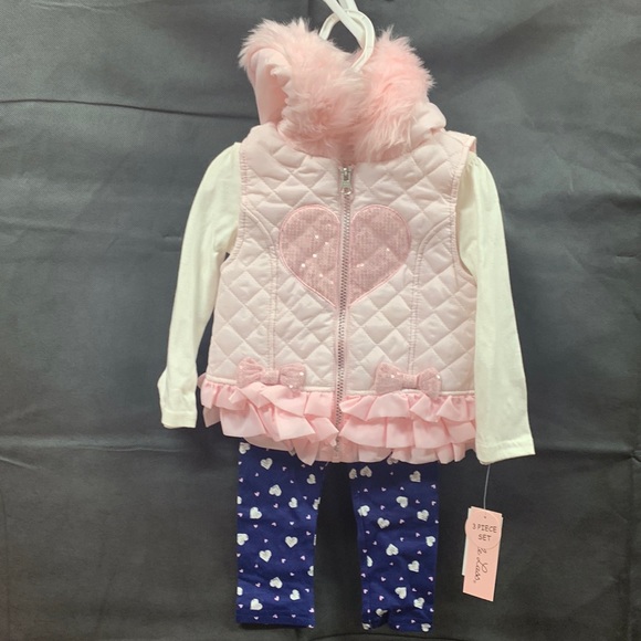 Little lass 3 pc Vest outfit set - Picture 3 of 10